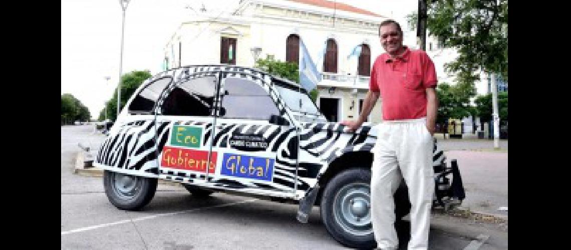 Uniraacute Ushuaia con Alaska a bordo de un Citroeumln 3CV en defensa del medio ambiente