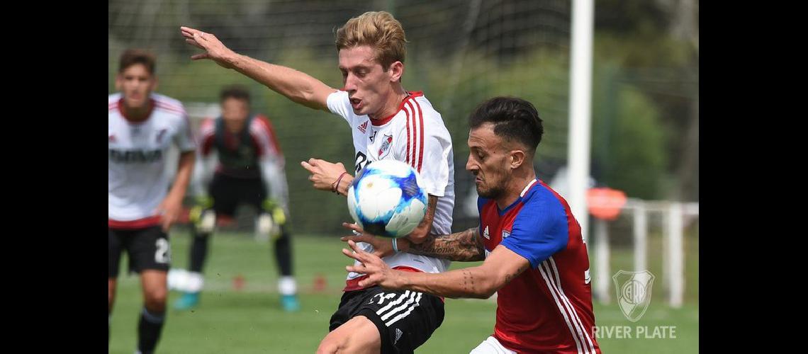 Gallardo preservoacute titulares en Ezeiza