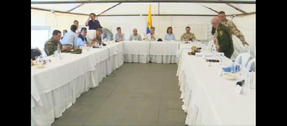 Continuacutea bajo reserva el diaacutelogo entre el ELN y el gobierno colombiano