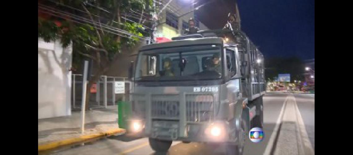 Policiacuteas ignoran el acuerdo y sigue la huelga que generoacute 137 muertos