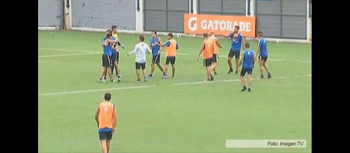Arde Boca- Dos defensores se agarraron a pintildeas