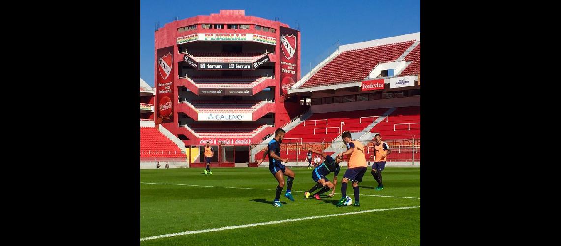 El Gasolero jugoacute con el Rojo y todo terminoacute en poleacutemica