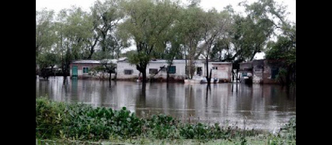 Pequentildeos productores afectados por las inundaciones
