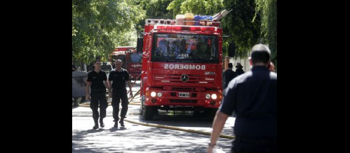Celebraban con un asado pero movilizaron a bomberos y policiacuteas en San Telmo