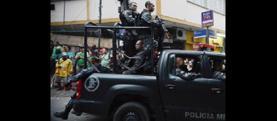 La violencia se agravoacute en Riacuteo de Janeiro con la muerte de dos nintildeas