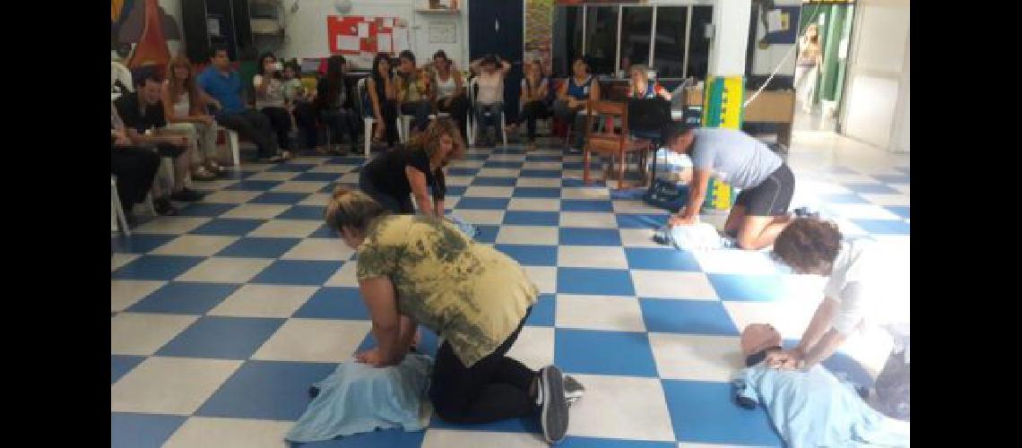 Emergencias Lomas comenzoacute a capacitar a los docentes en RCP
