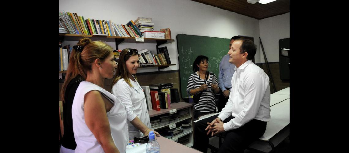 Mejoran el estado edilicio de maacutes escuelas en los barrios de Lomas