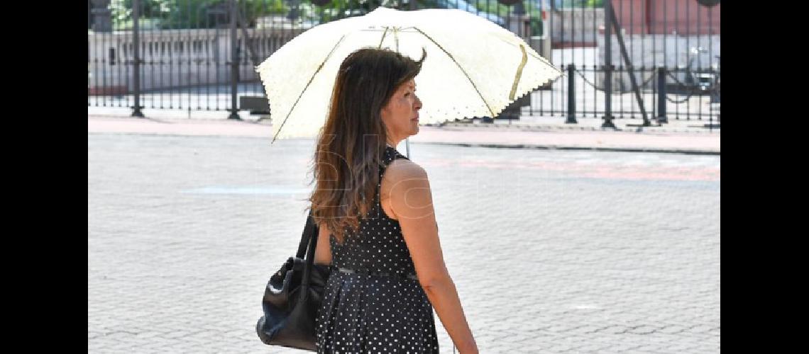 La ola de calor no cede y el domingo podriacutea haber alerta roja