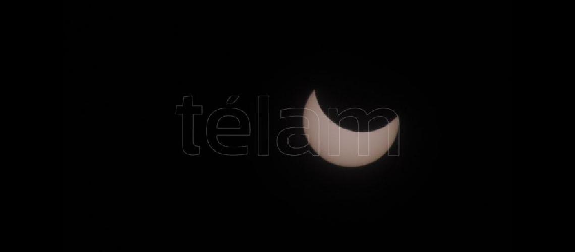 Se vio en todo el paiacutes el eclipse de sol anular con mayor nitidez en la Patagonia