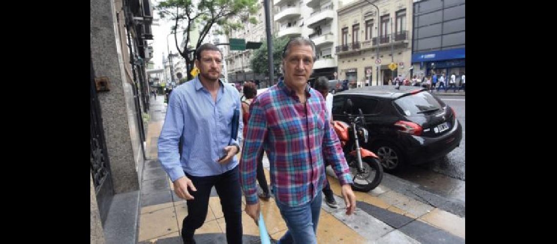 En medio de versiones cruzadas Marchi puso en duda el comienzo