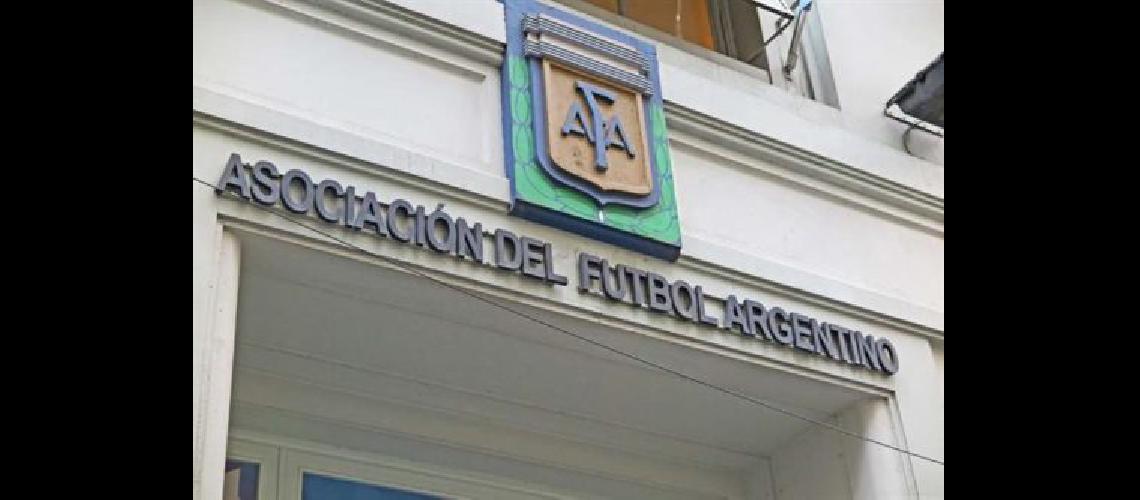 El paro del fuacutetbol se define en el Ministerio de Trabajo