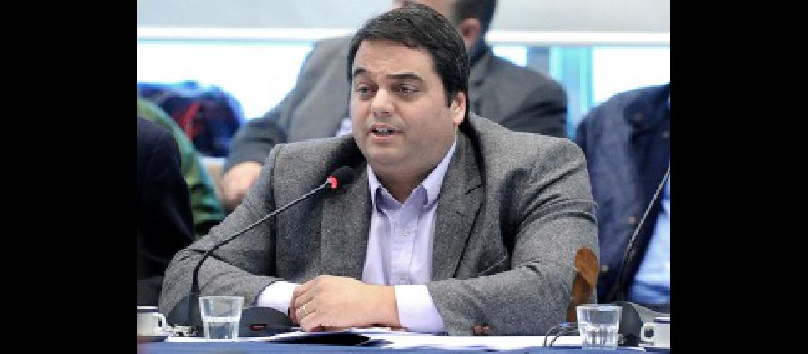 Triaca dijo que los sindicalistas quieren plantar la metodologiacutea del reclamo y la movilizacioacuten