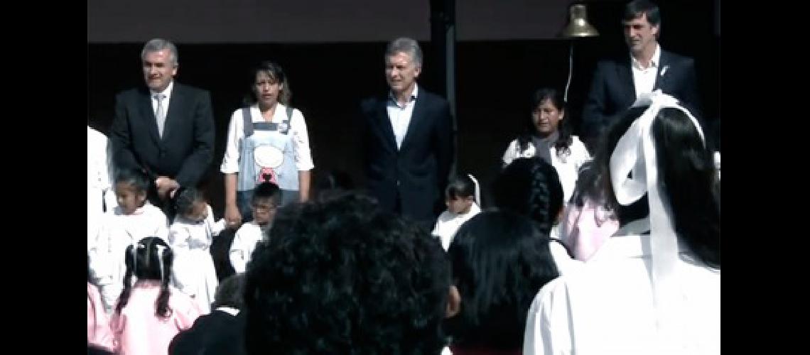 Macri inauguroacute el ciclo lectivo y lamentoacute el paro docente