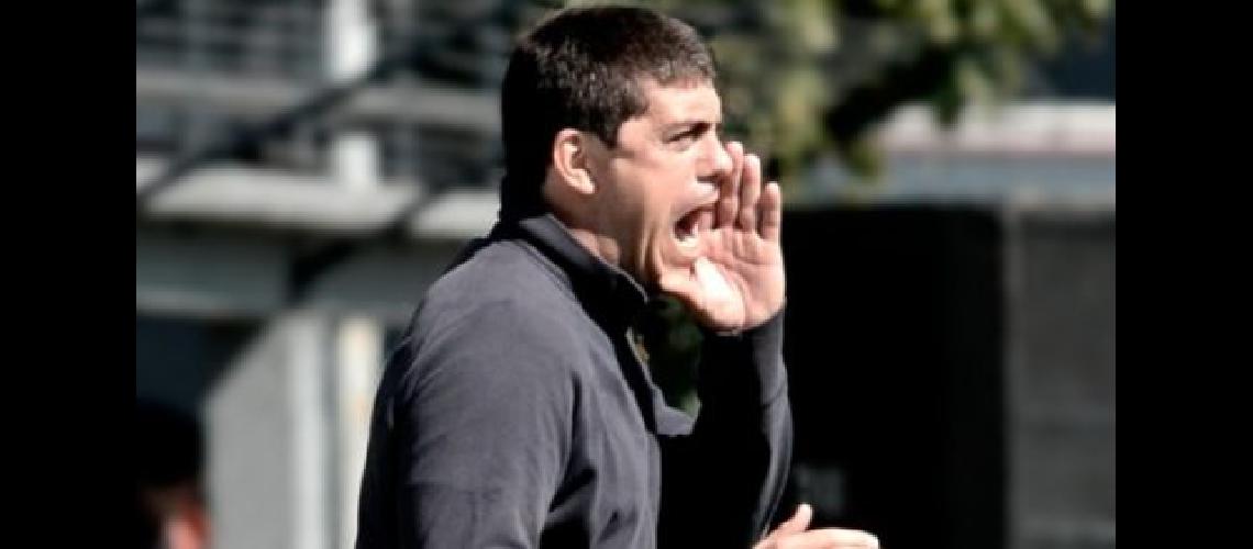 En medio de la huelga de futbolistas los DT tambieacuten reclaman el pago de salarios