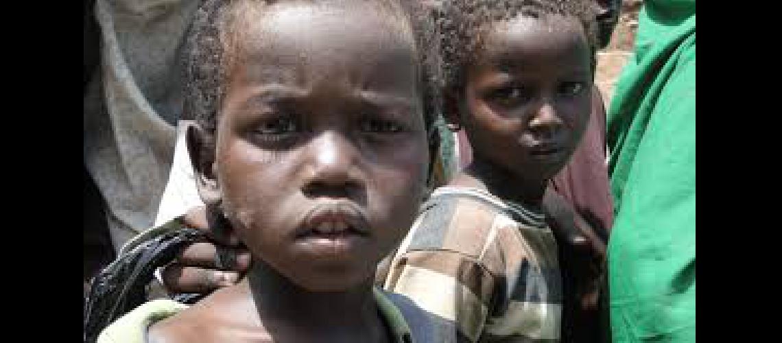La ONU advirtioacute que en Somaliacutea miles de nintildeos desnutridos van a morir de hambre