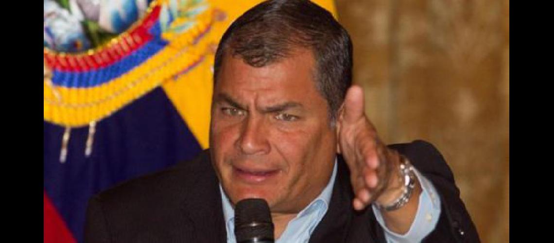 Correa echoacute al jefe del Ejeacutercito por haber denunciado fallas en la custodia de las elecciones