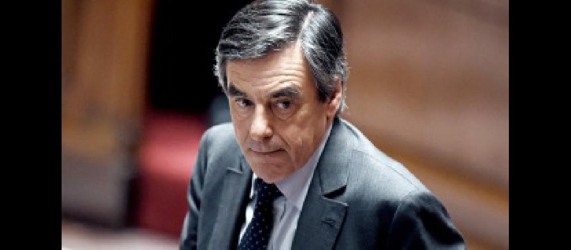 Fillon dijo ser viacutectima de una operacioacuten de desestabilizacioacuten poliacutetica