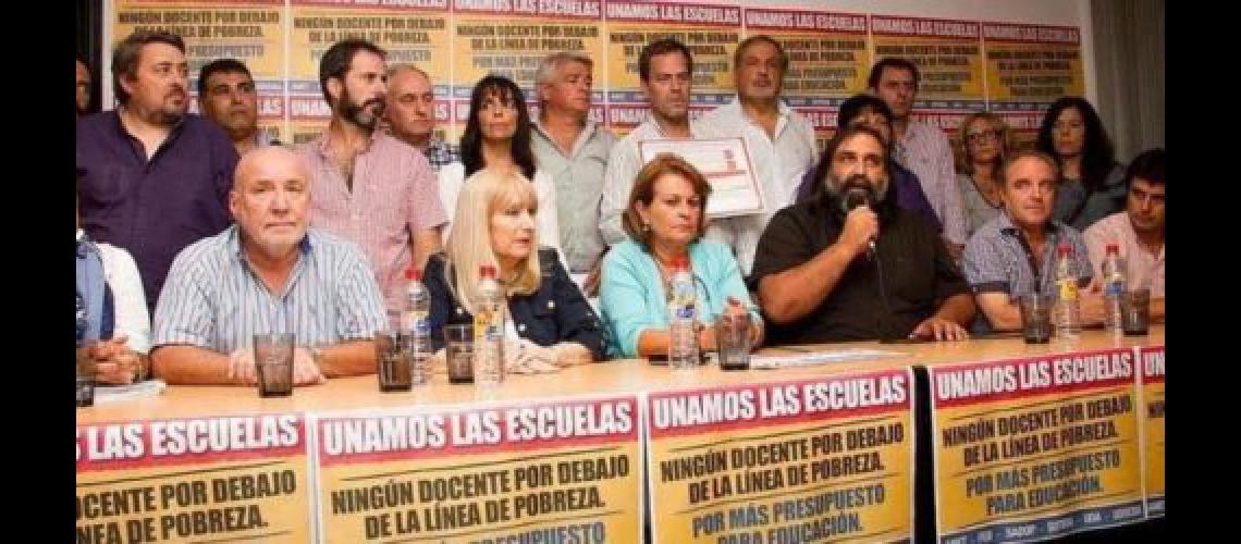 El Gobierno convocoacute a los docentes para mantildeana