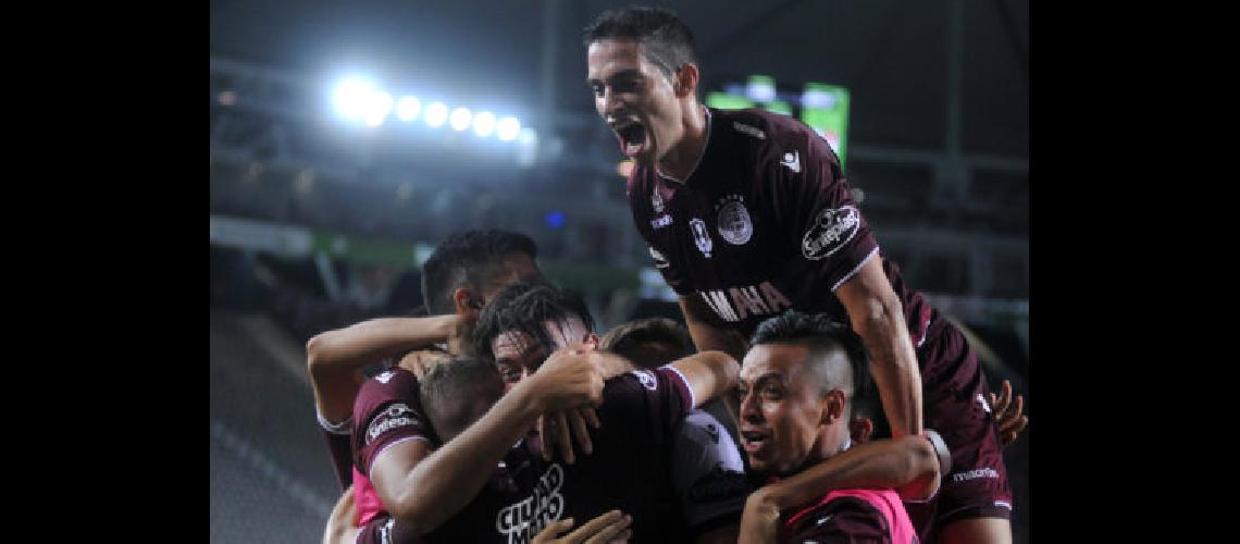 Lanuacutes inicia el camino para conquistar la Libertadores