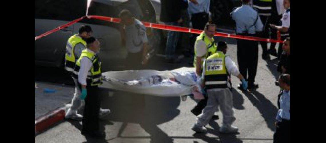 Al menos 13 muertos en dos atentados con coche bomba en Mogadiscio