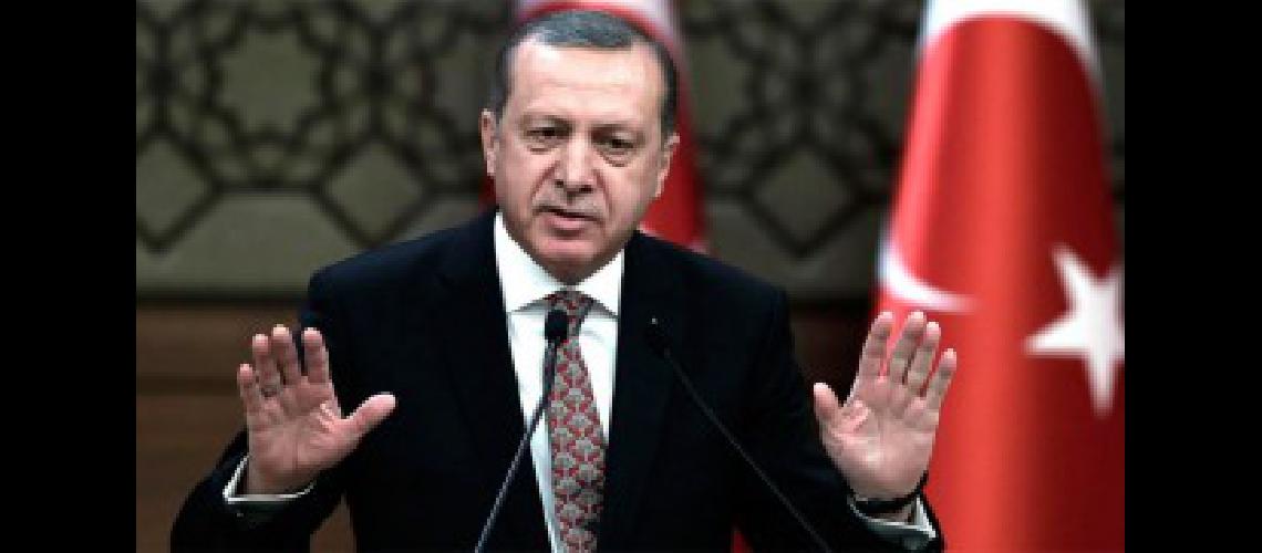 Erdogan acusoacute a Merkel de apoyar el terrorismo