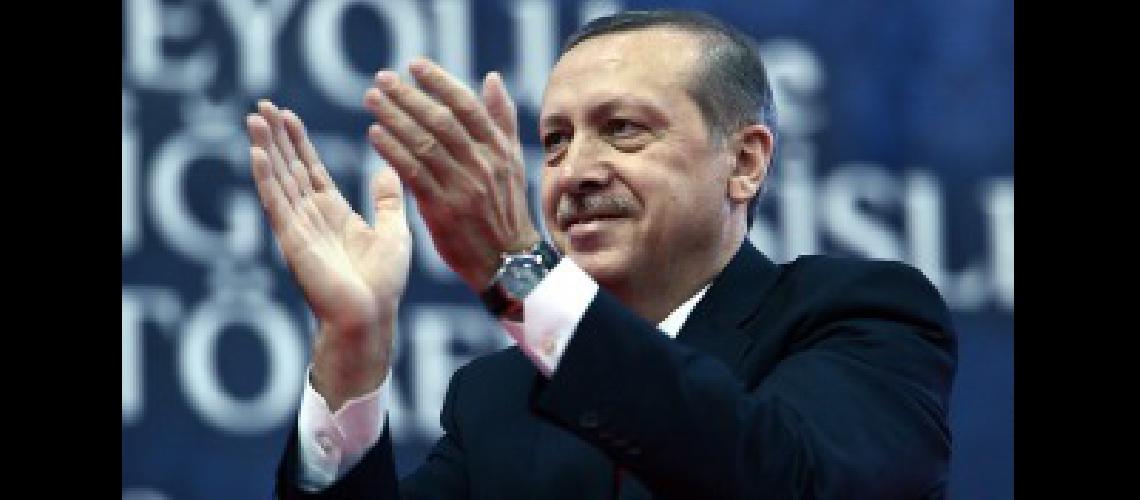 Cuentas de Twitter fueron hackeadas con mensajes a favor de Erdogan