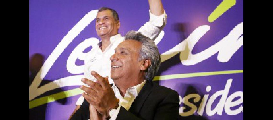 Leniacuten Moreno mantiene la ventaja para la segunda vuelta seguacuten sondeo