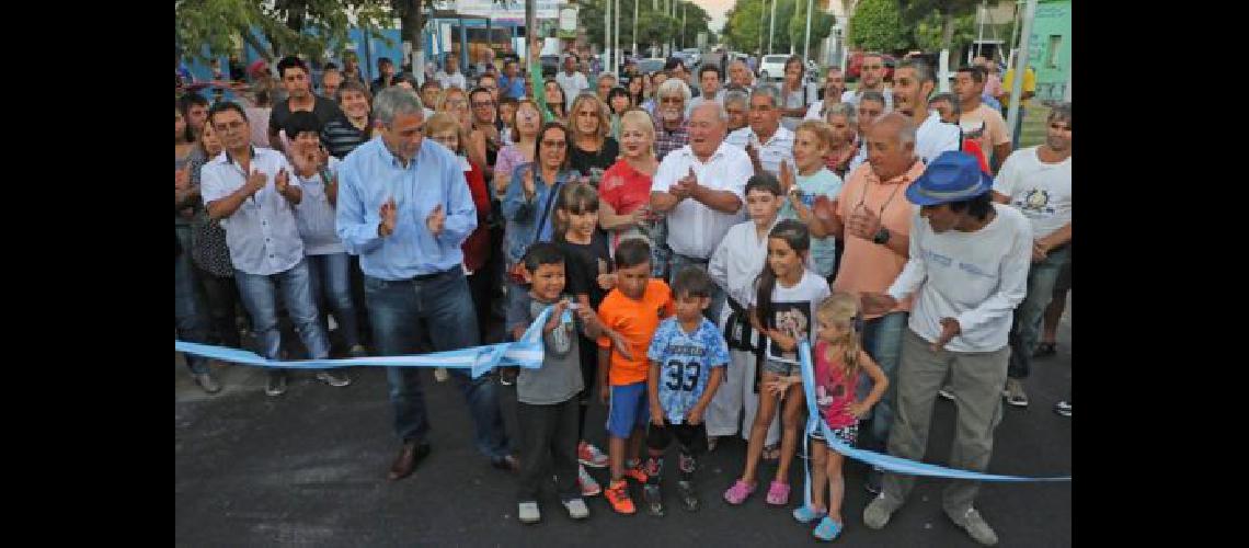 Inauguran nuevos pavimentos en la localidad de Wilde