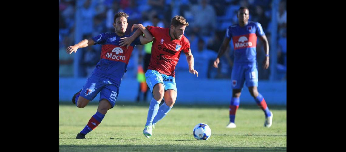 Leo Di Lorenzo confiacutea que Temperley puede dar maacutes