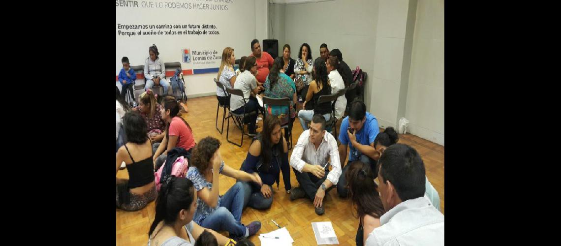 Capacitan al personal del Programa Primeros Antildeos