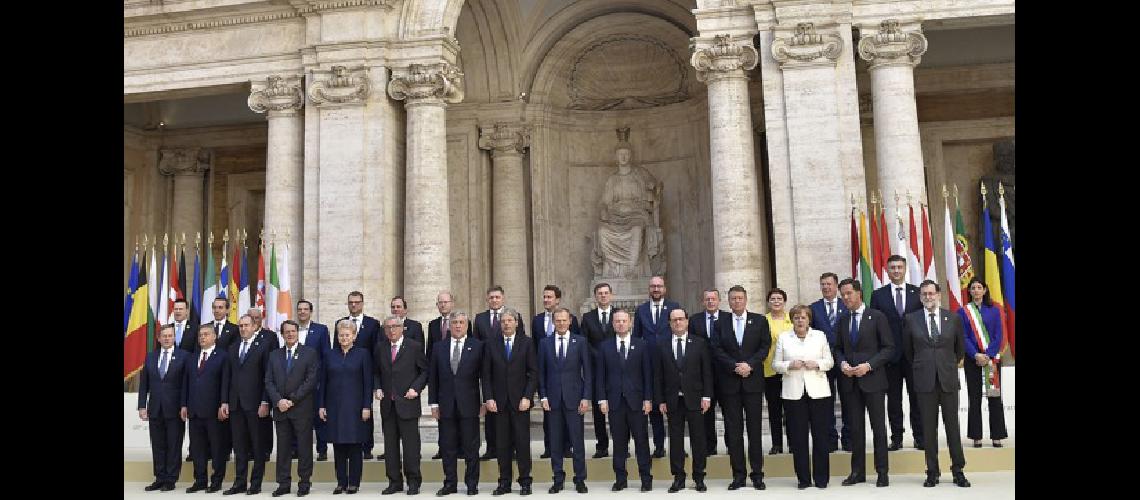 Liacutederes de la UE se comprometen a una Europa segura proacutespera social y maacutes fuerte
