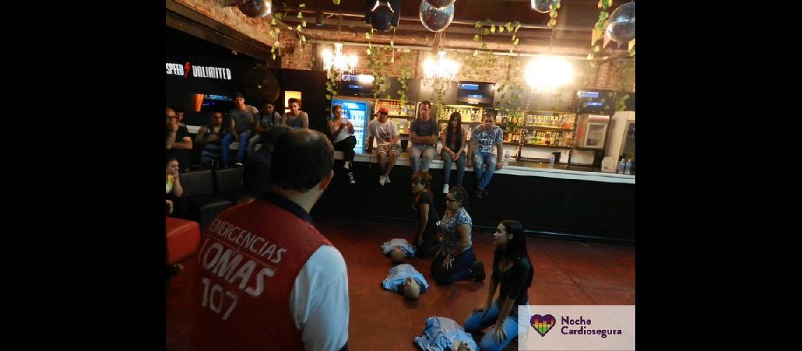Capacitan a empleados de boliches y de bares en RCP
