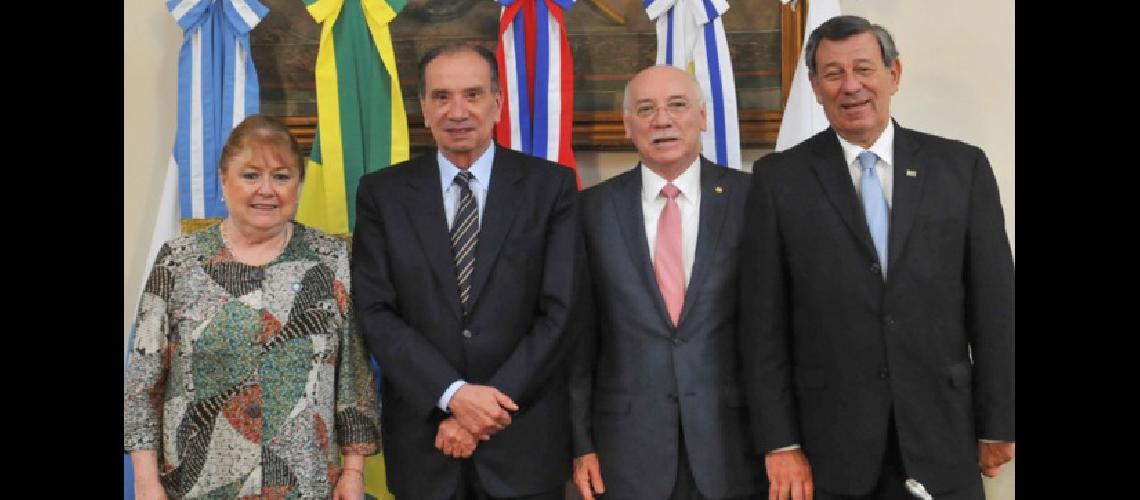 Brasil defenderaacute la expulsioacuten de Venezuela del Mercosur en la reunioacuten de cancilleres en Buenos Aires