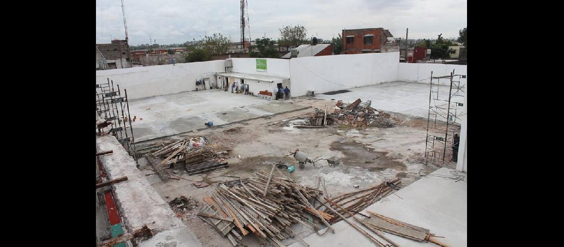 Construyen un polideportivo en la zona del Viaducto de La Noria