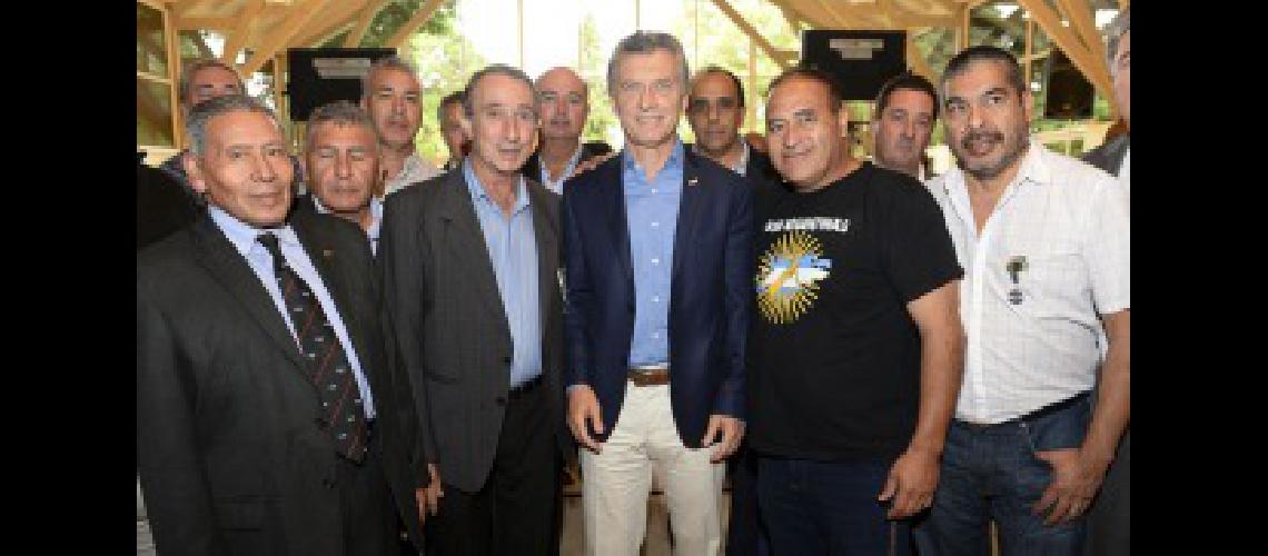 Macri recibioacute a ex combatientes y familiares de caiacutedos a 35 antildeos de la Guerra de Malvinas