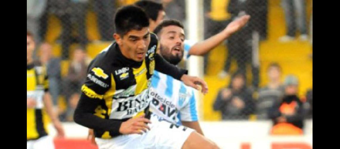 Olimpo y San Martiacuten juegan un partido con mucha importancia