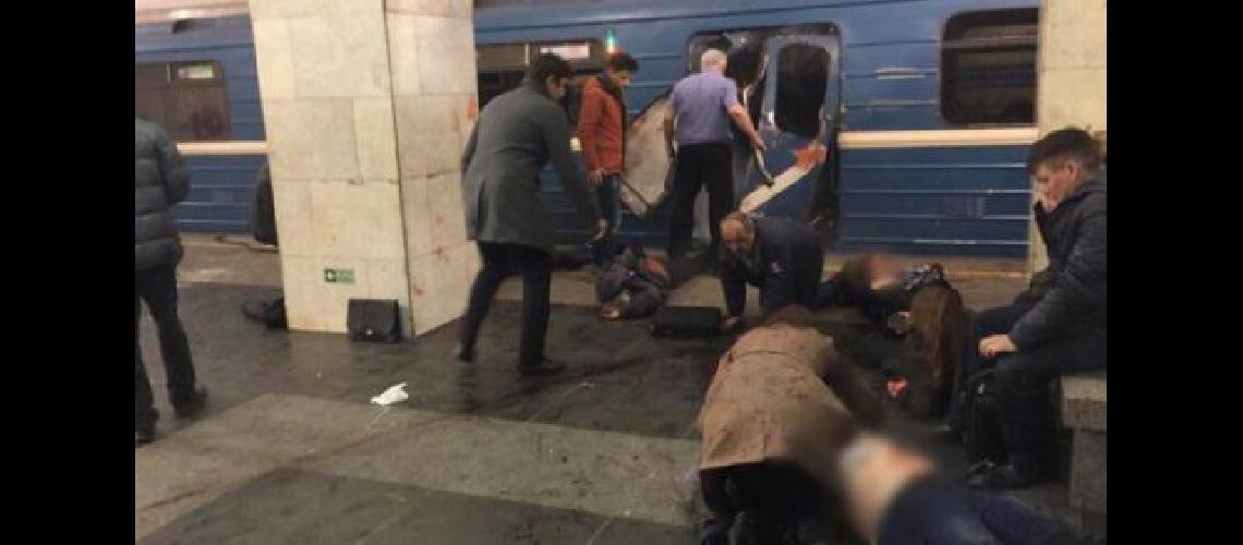 Al menos diez muertos en metro de San Petersburgo