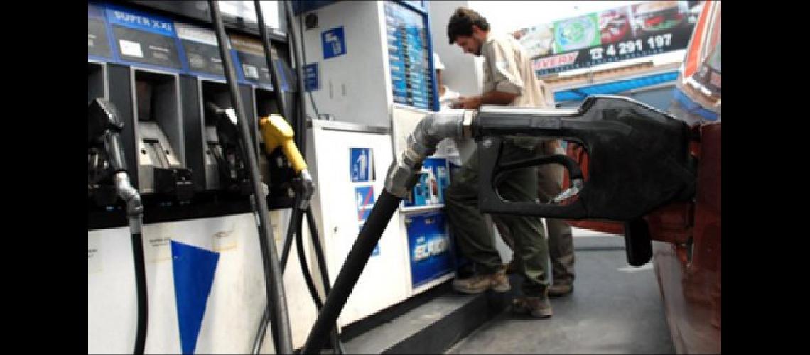 El precio del gasoil bajaraacute esta semana 26-en-porciento- y las naftas un 01-en-porciento-