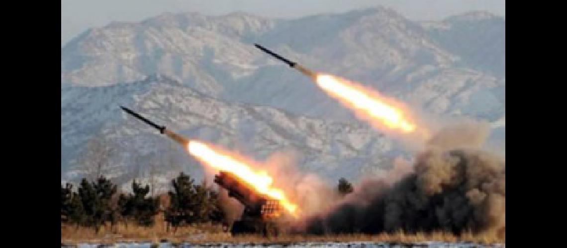 Estados Unidos lanzoacute maacutes de 50 misiles a una base aeacuterea en Siria