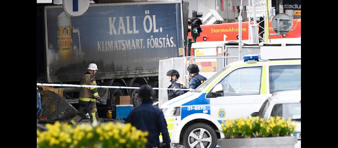 Cuatro muertos y un detenido por el atentado con un camioacuten en el centro de Estocolmo