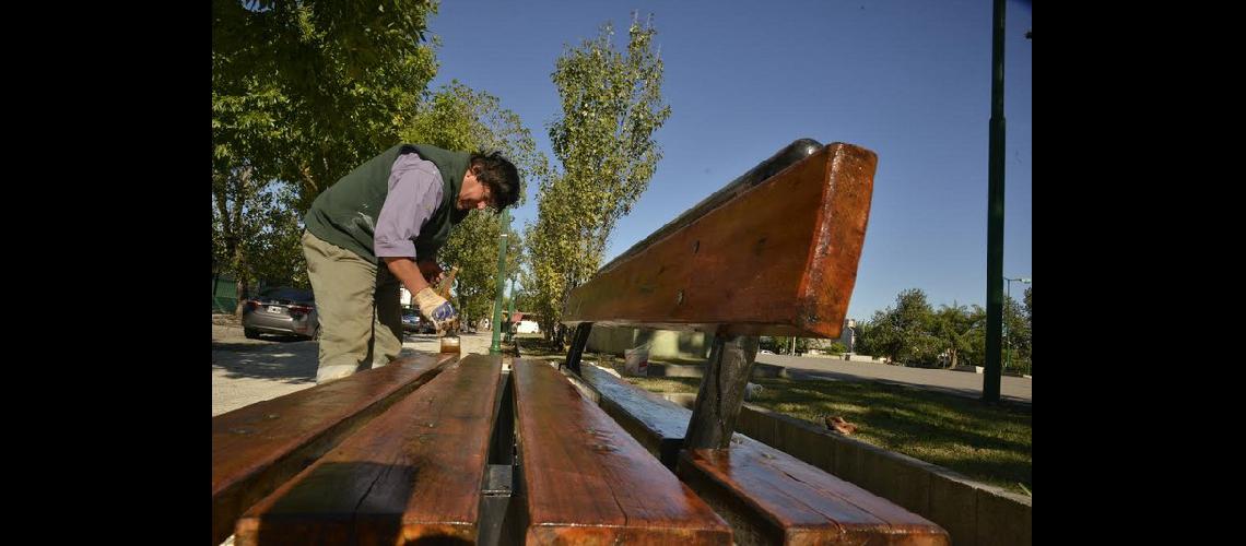 Realizan obras de mantenimiento en plazas y parques