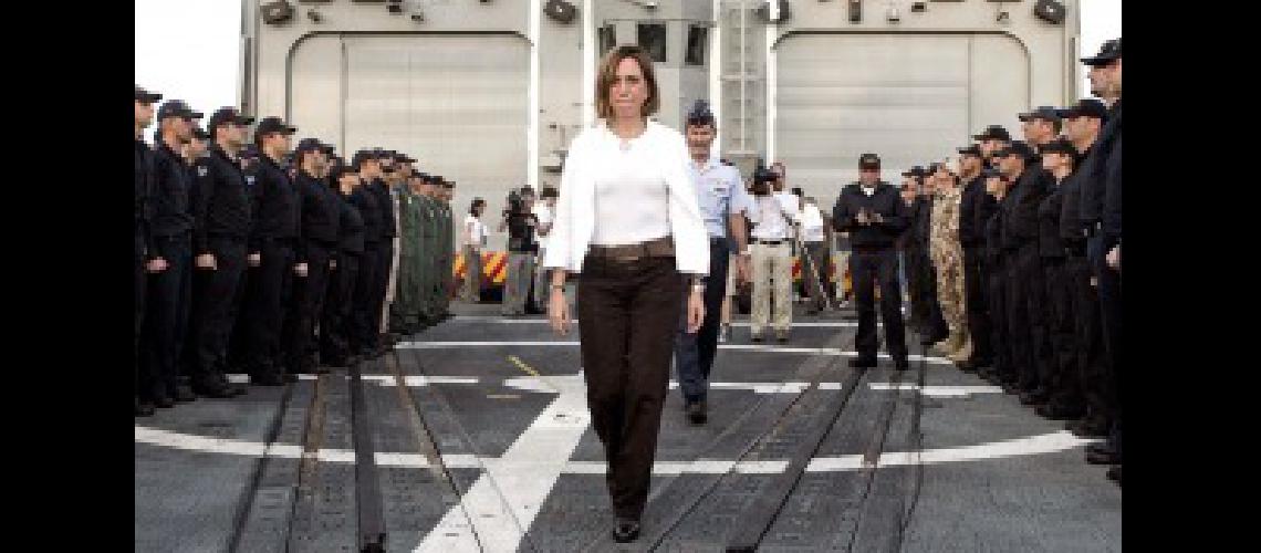 Todo el arco poliacutetico despide a la ex ministra Carme Chacoacuten