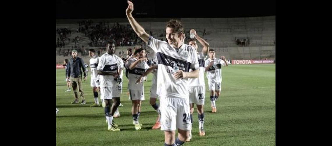Gimnasia y Esgrima juega en La Plata a Temperley