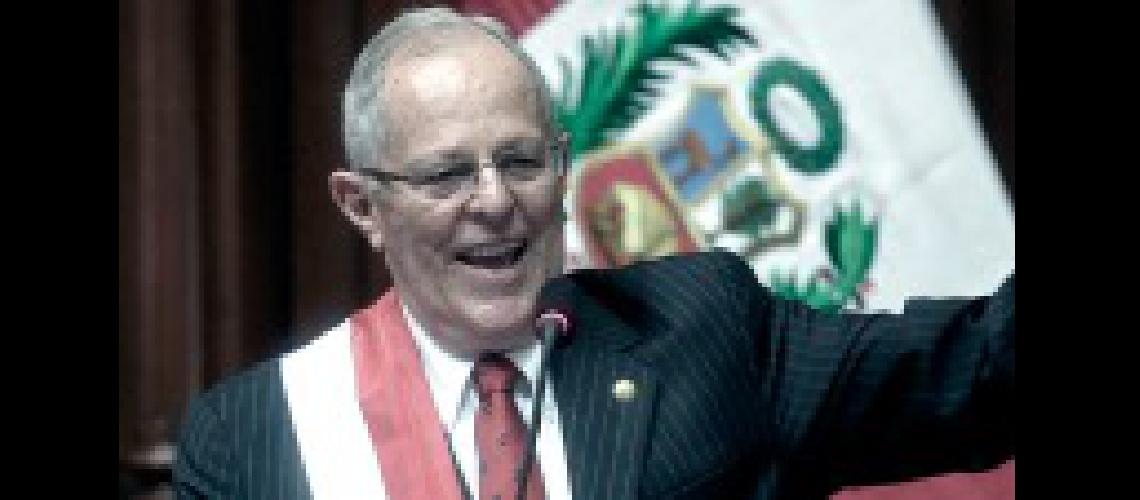Un juez ordenoacute al presidente peruano indemnizar a un trabajador de su partido