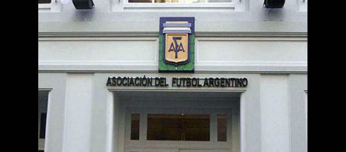 Seguridad dictaraacute un reglamento contra la violencia en espectaacuteculos futboliacutesticos