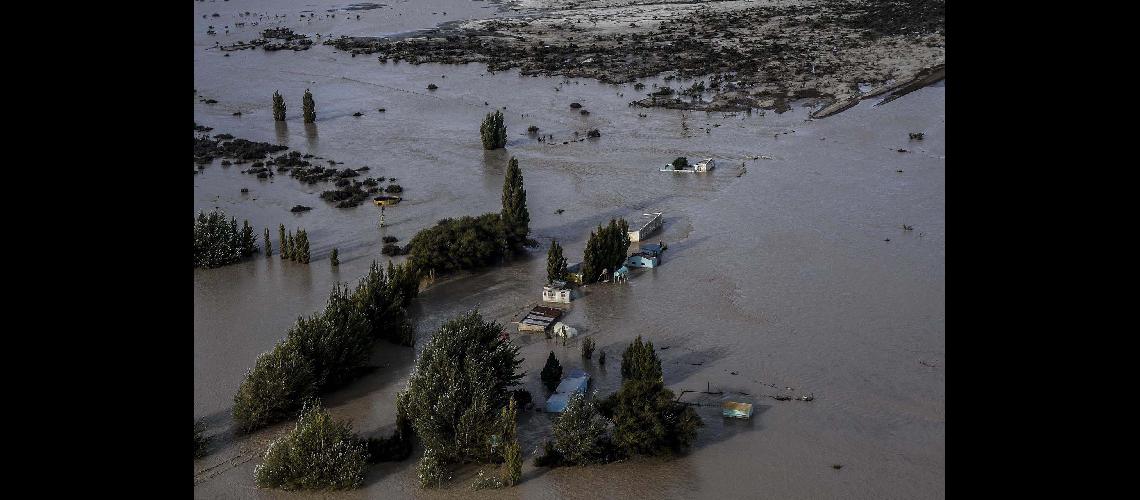 Comodoro Rivadavia- maacutes de 5 mil casas dantildeadas por las lluvias