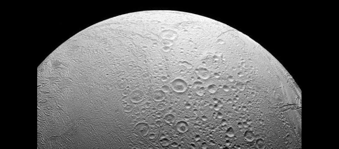 La NASA anuncioacute que podriacutea haber vida en una de las lunas de Saturno