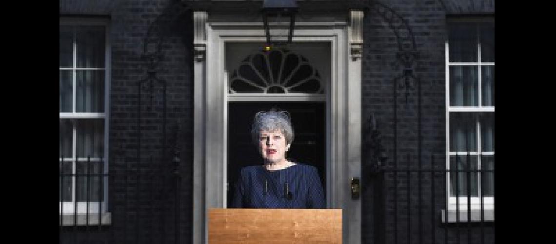 Theresa May anuncioacute elecciones anticipadas para el 8 de junio