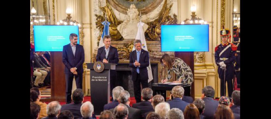 Macri criticoacute a quienes usaron al Estado como ldquoaguantaderordquo