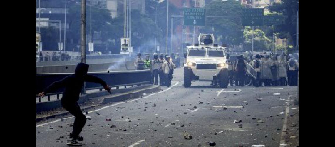 Confirman tres muertos 62 heridos y 312 detenidos por las protestas del mieacutercoles